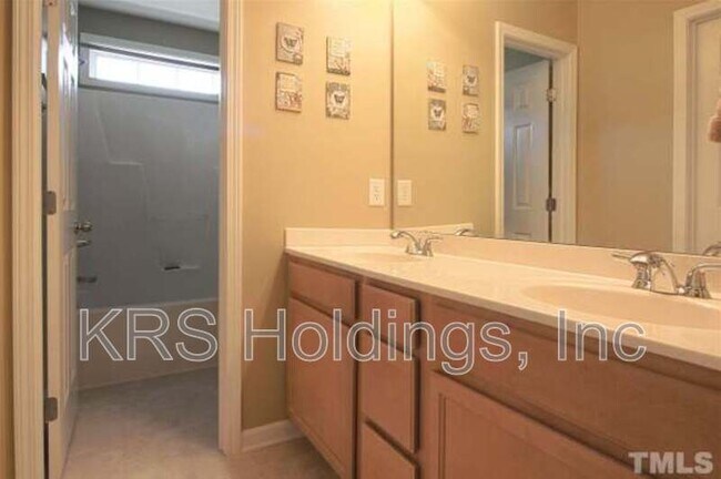 Building Photo - 8164 Rolling Glenn Dr