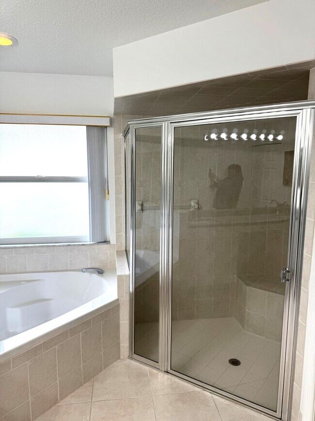 Building Photo - 106 Pepper Tree Cres