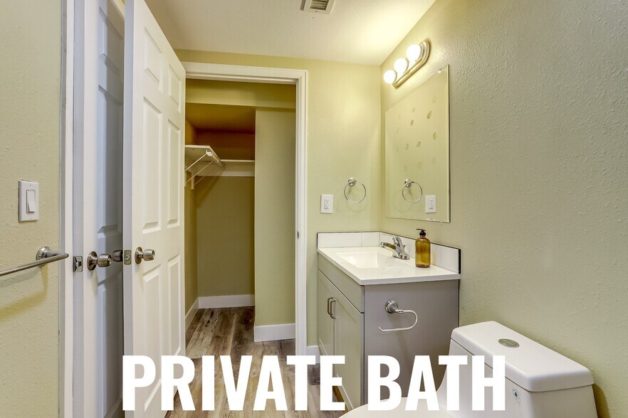 Building Photo - 15054 E Dartmouth Ave