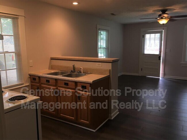 Building Photo - 403 Granbury St