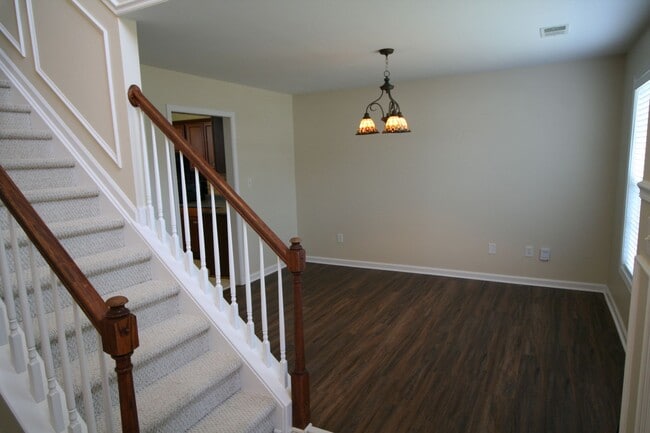 Building Photo - Willow Bend Home. 1st Floor Primary Bedroo...