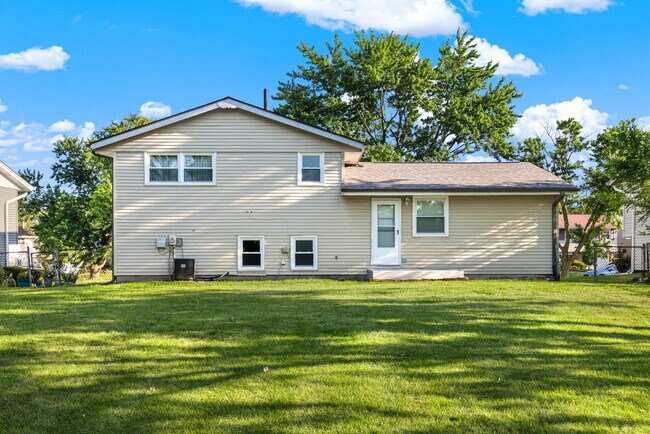 Building Photo - 3308 Birchwood Dr