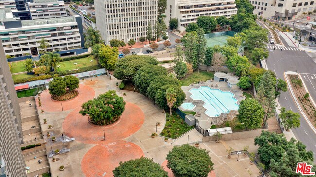 Building Photo - 800 W 1st St