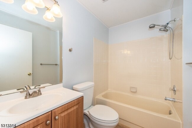 Building Photo - 603 Porter Way W