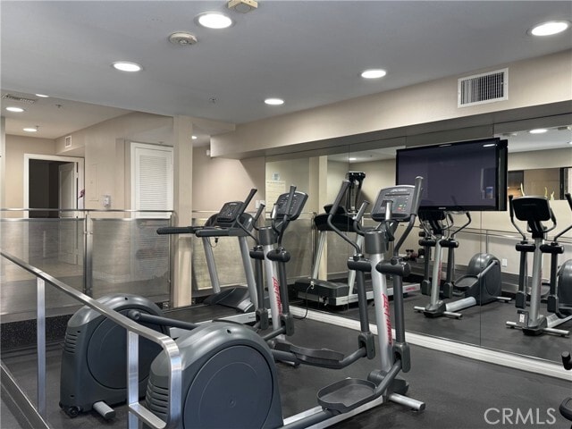 Building Photo - 7320 Hawthorn Ave