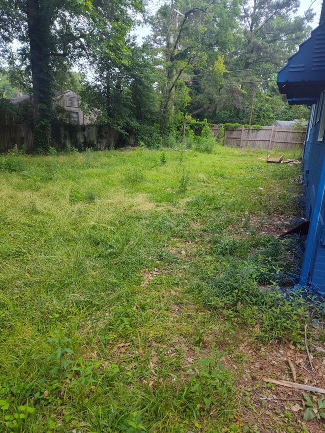 Building Photo - 2613 Emerald Dr