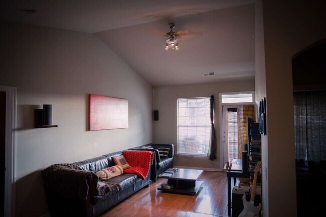 Building Photo - 4245 NE Meadow Creek Cir