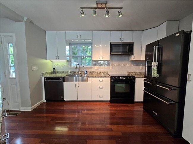 Building Photo - 2616 Boland Dr NE