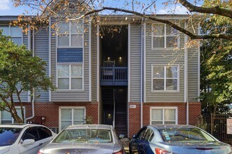 Building Photo - Uptown Living • Prime Location • City Views