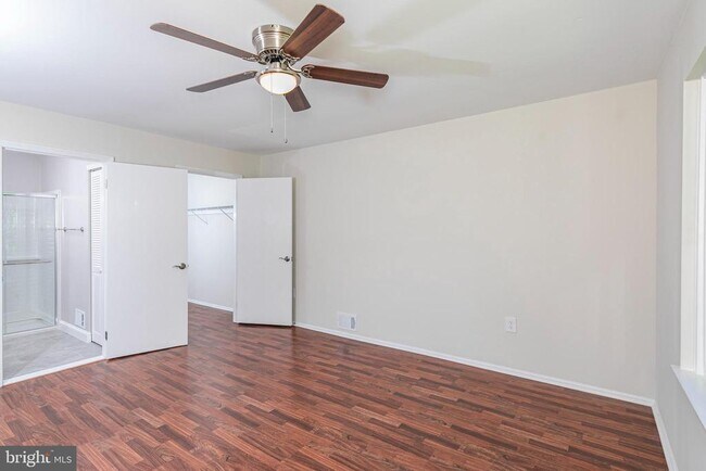 Building Photo - 56 Barberry Ct