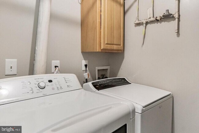 Building Photo - 10324 Cassidy Ct