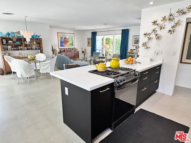 Building Photo - 2235 E Paseo Gracia