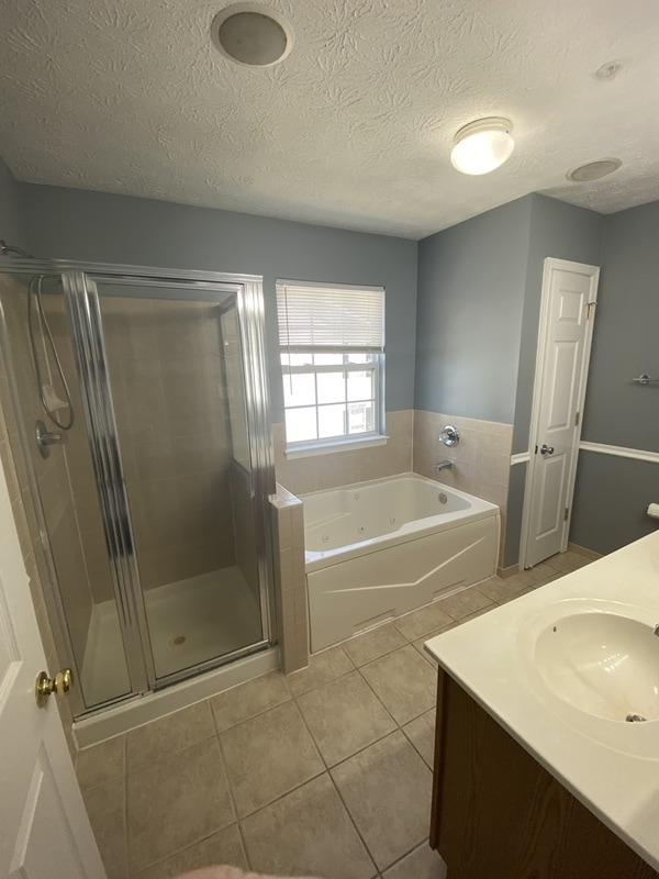 Building Photo - 8025 Brookstone Ct
