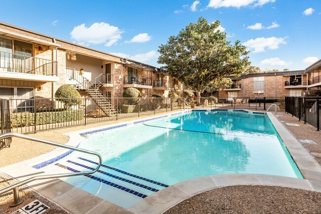 Building Photo - 10248 Regal Oaks Dr