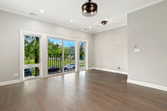 Building Photo - 4605 S Langley Ave