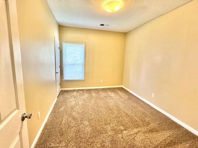 Building Photo - Now Leasing A Spacious 3-Bedroom 2 Bath Ho...