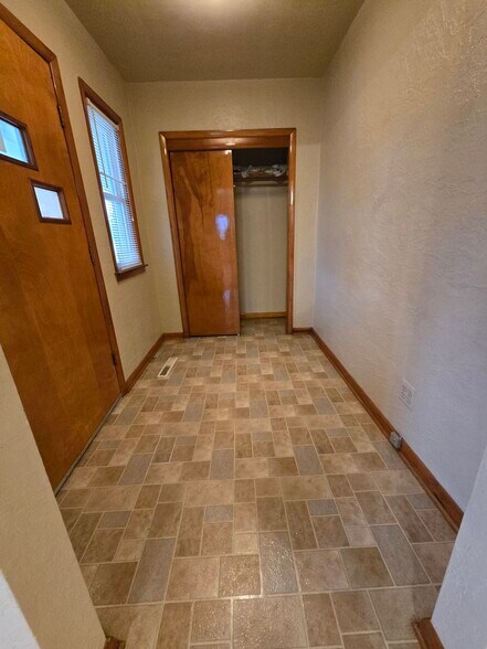 Building Photo - 105 W Willman St