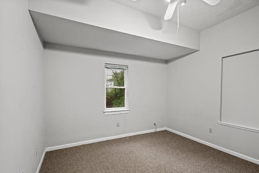Building Photo - 2226 Ravine St