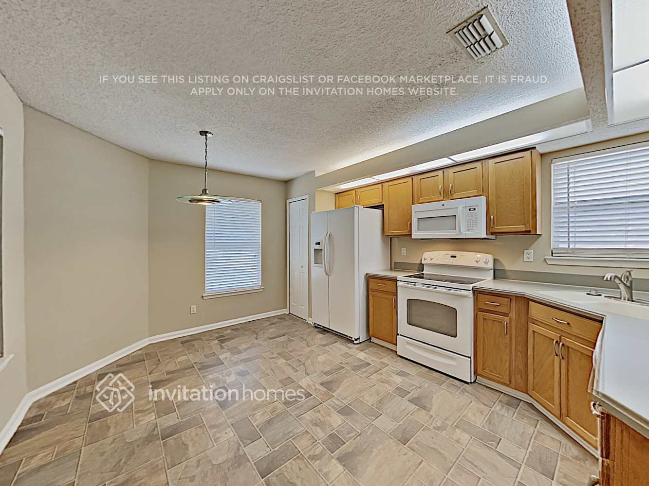 Building Photo - 10769 Las Colinas Way