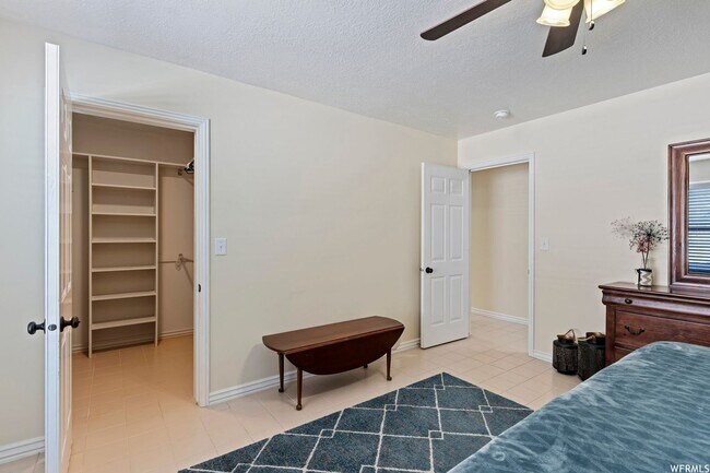 Building Photo - Beautiful home single level entry with out buildings and amazing landscaping - shorter term lease...