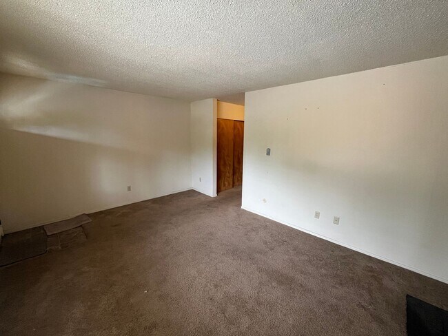 Building Photo - 1 Bed/1 Bath with River Views! Riviera Ridge Apartments