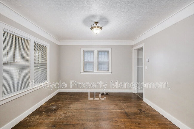 Building Photo - 346 Quimby St NE