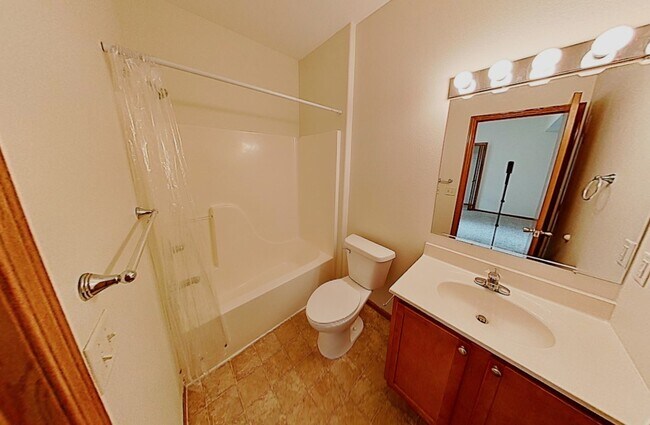 Building Photo - 514 Olive St