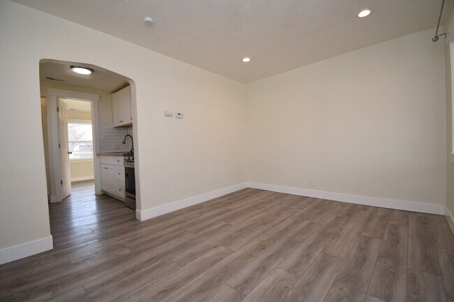 Building Photo - Beautiful 1 Bed 1 Bath Bungalow in West Valley!!!