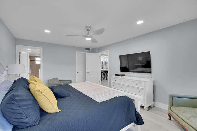 Building Photo - 2871 N Ocean Blvd