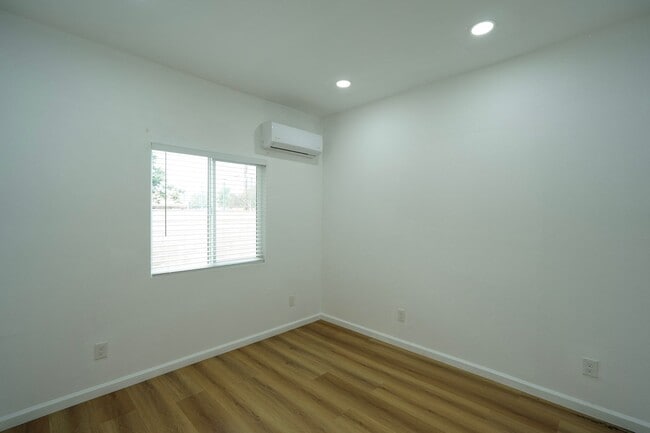 Building Photo - 3627 Harding St