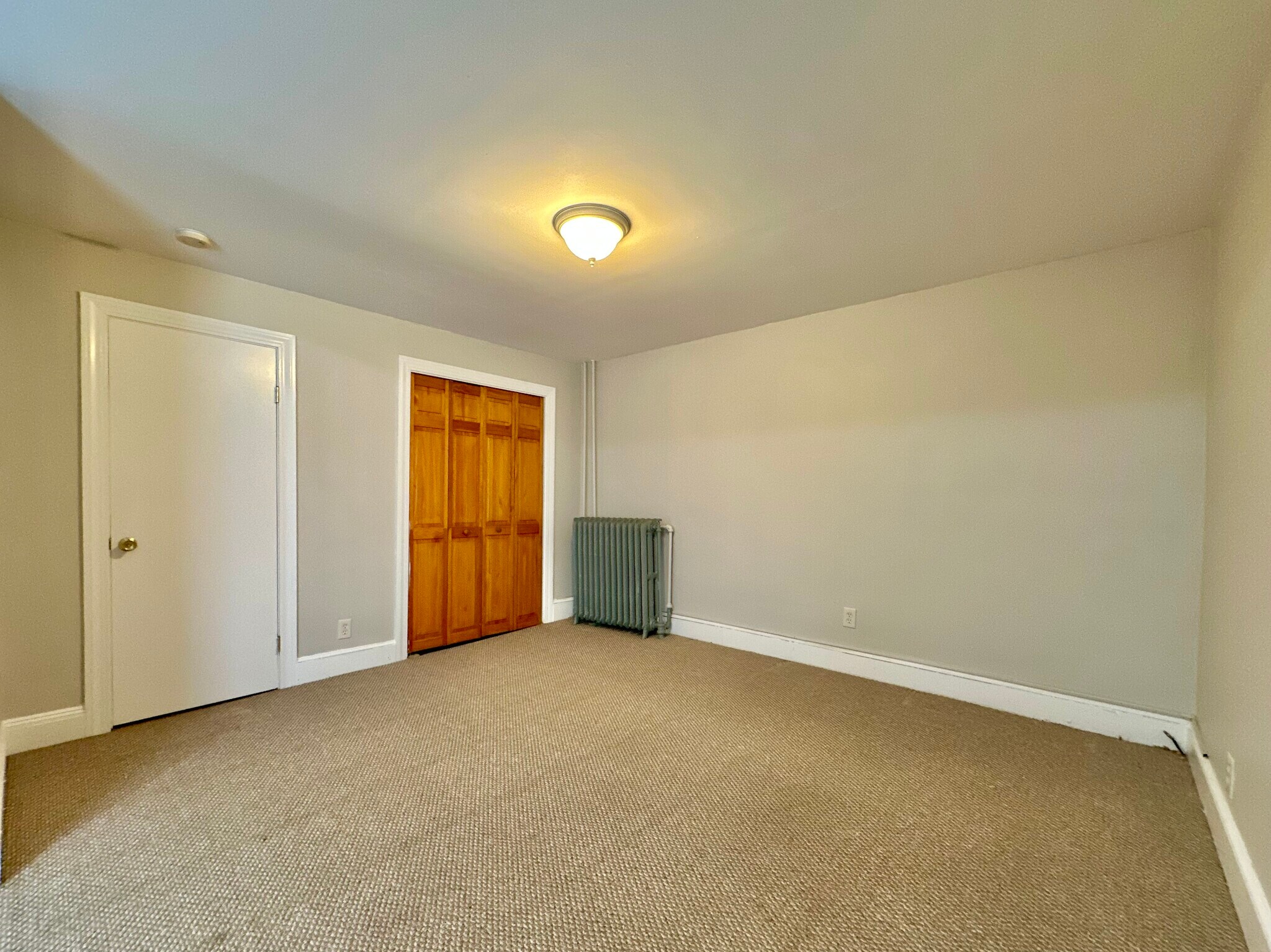 Building Photo - 386 Centre St