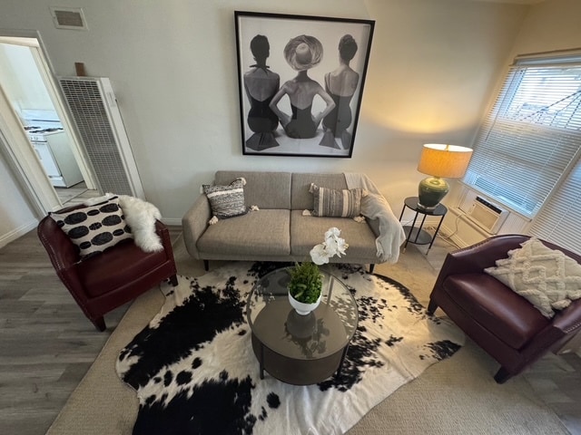 Building Photo - 14122 Delano St