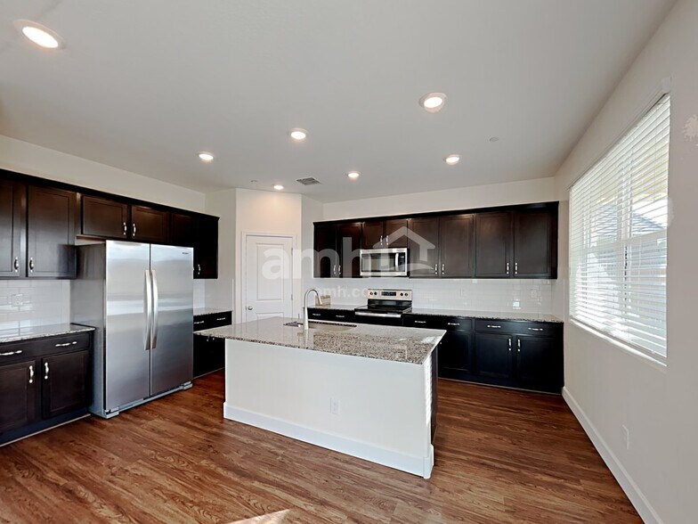 Building Photo - 5919 W Columbine Dr