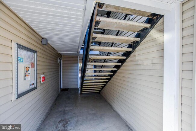 Building Photo - 3303 Wyndham Cir