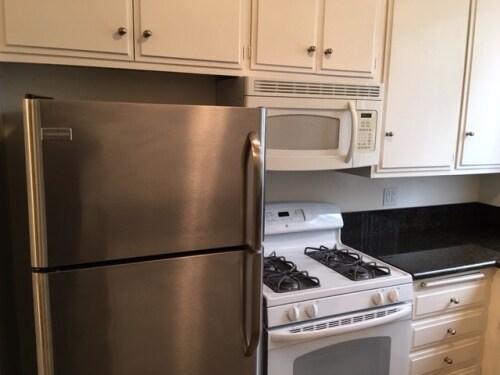 Building Photo - 10585 Missouri Ave