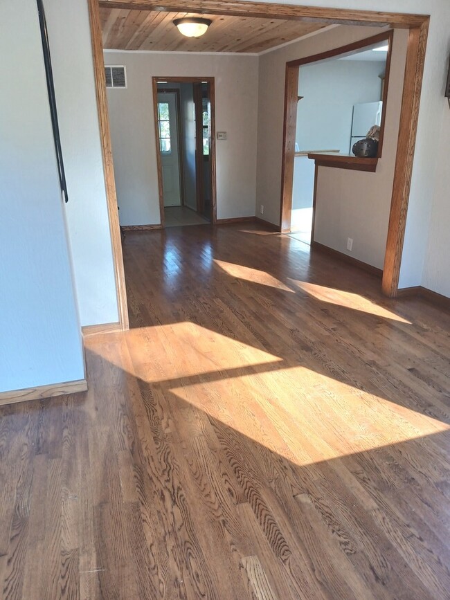 Building Photo - 112 Hazel Ct