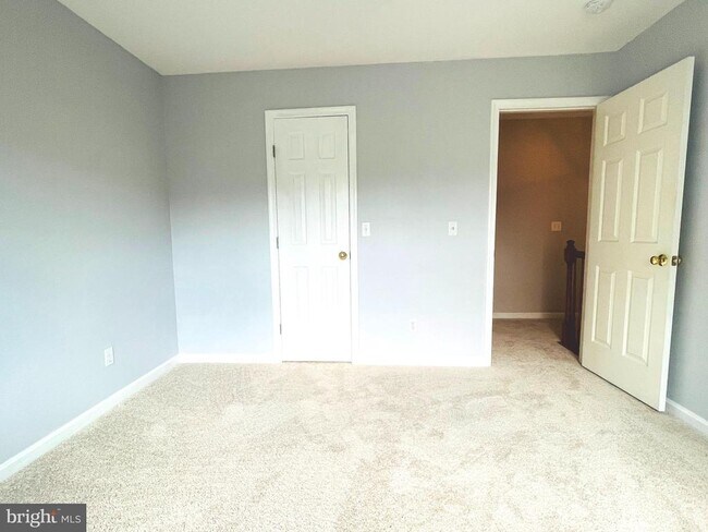 Building Photo - 9 Scarlet Oak Cir