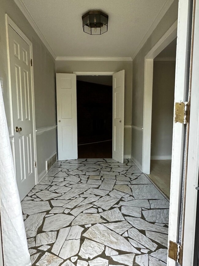 Building Photo - 8588 Kettering Dr