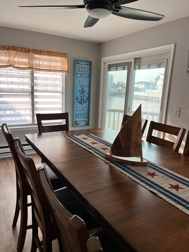 Dining room - 220 Catherine Ln