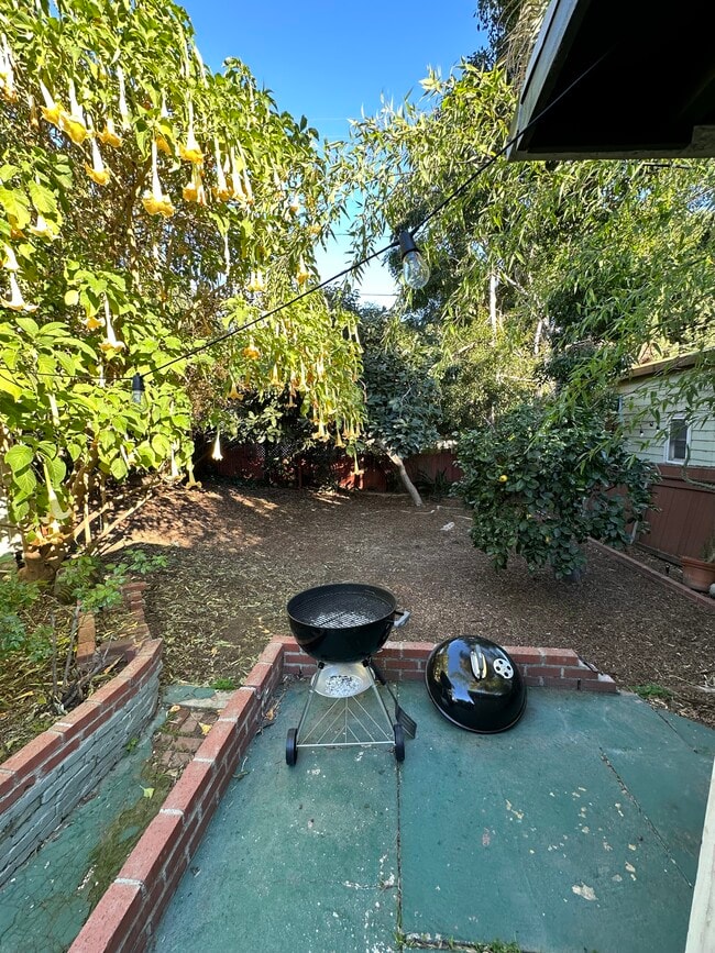 Building Photo - 946 Hilldale Ave
