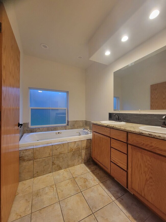 Building Photo - Beautiful Home on Gated Property
