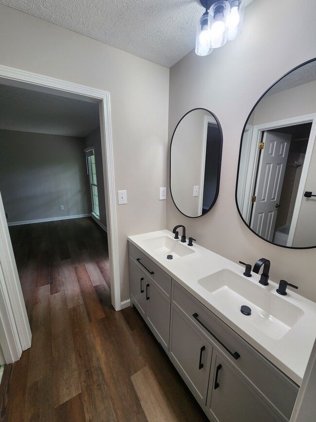 Building Photo - Renovated 3 bedroom 2 full bath home with attached garage and unfinished basement in J-town!