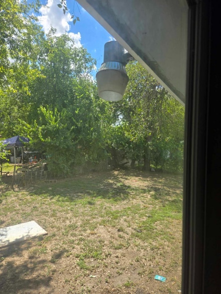 Building Photo - 2406 S Laredo St