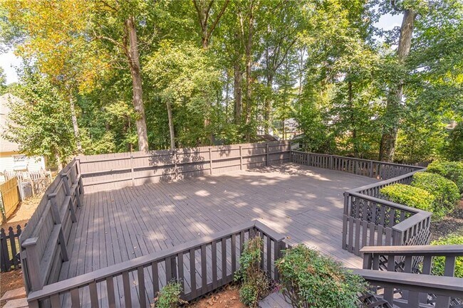 Building Photo - 736 Singley Dr
