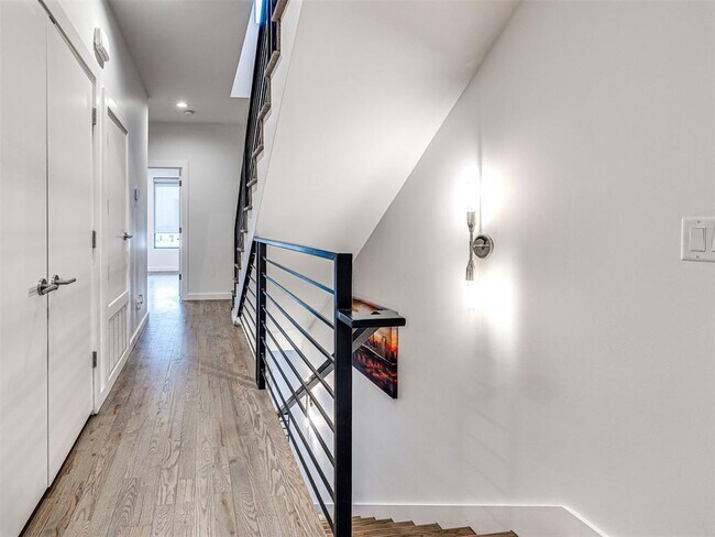 Building Photo - 825 NW 6th St