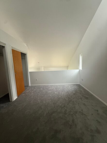 Building Photo - 1051 Danby Rd