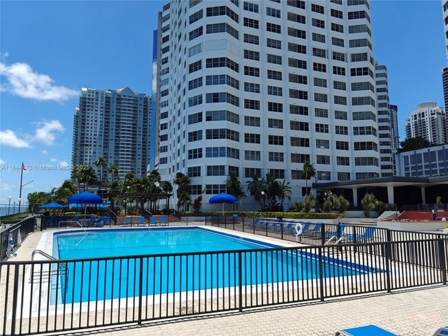 Building Photo - 999 Brickell Bay Dr