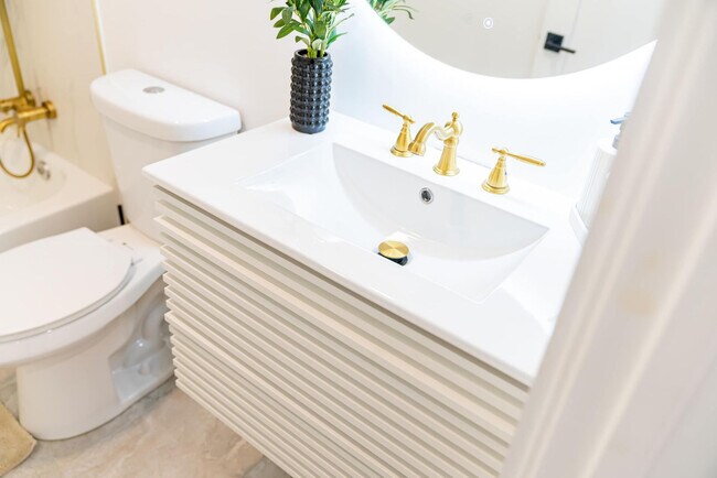 Building Photo - 42 White St Pl