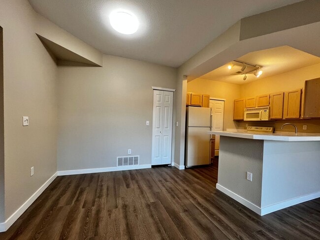 Building Photo - 2 bed 2 bath condo off Harmony in Fort Collins!