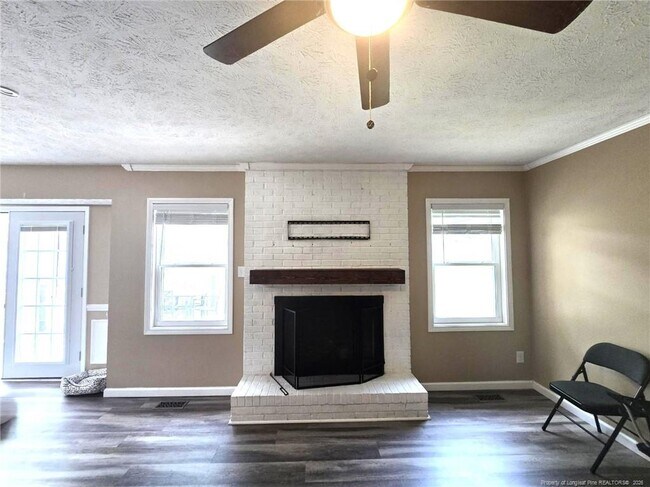 Building Photo - 6873 Brasswood Dr